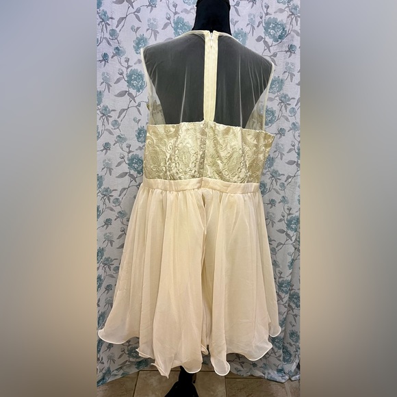 Light gold and pink princess dress - Picture 3 of 4